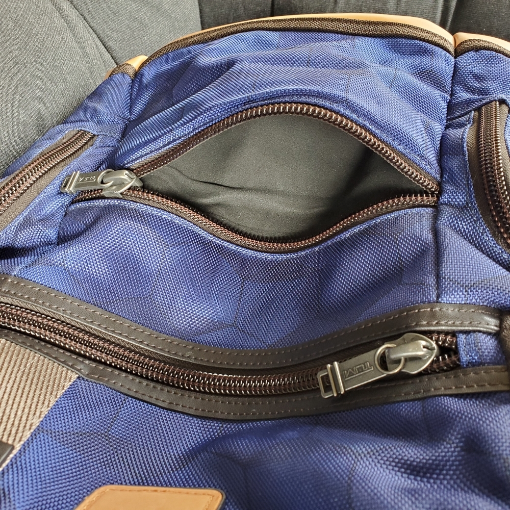 Like New Tumi Alpha Bravo Knox backpack - Picture 9 of 11